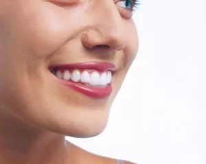 Invisalign und Aligner-Therapie – moderne, transparente Zahnkorrektur ohne feste Spangen in der ACC Zahnklinik Basel